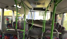 Motorista esvazia ônibus escolar na Alemanha antes de colisão com trem